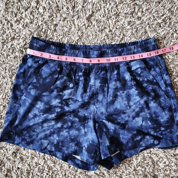 Old Navy Active short pockets Medium - Picture 3 of 7
